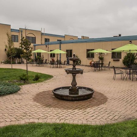 Baymont By Wyndham Fargo Hotel Екстериор снимка