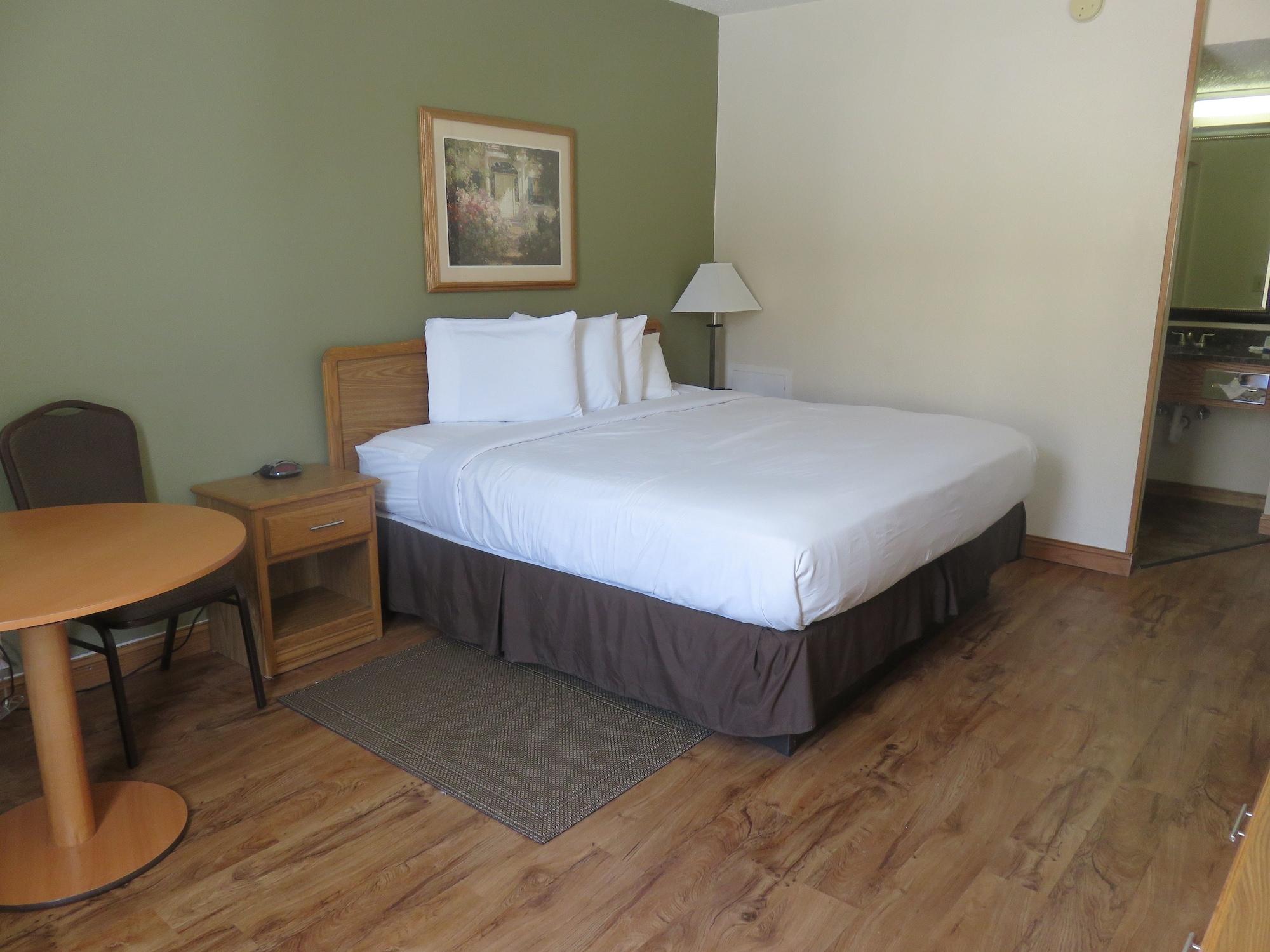 Baymont By Wyndham Fargo Hotel Екстериор снимка