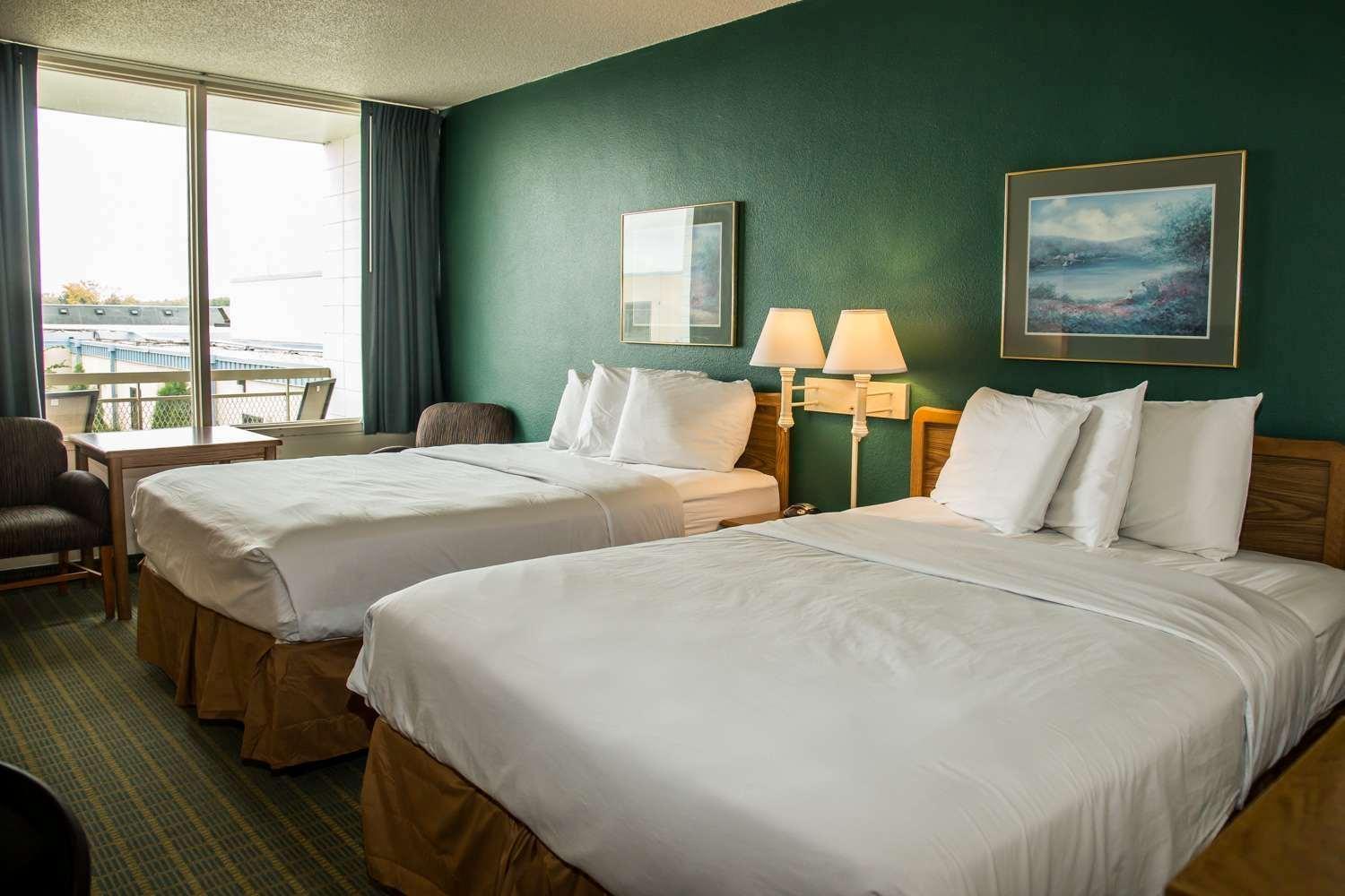 Baymont By Wyndham Fargo Hotel Екстериор снимка