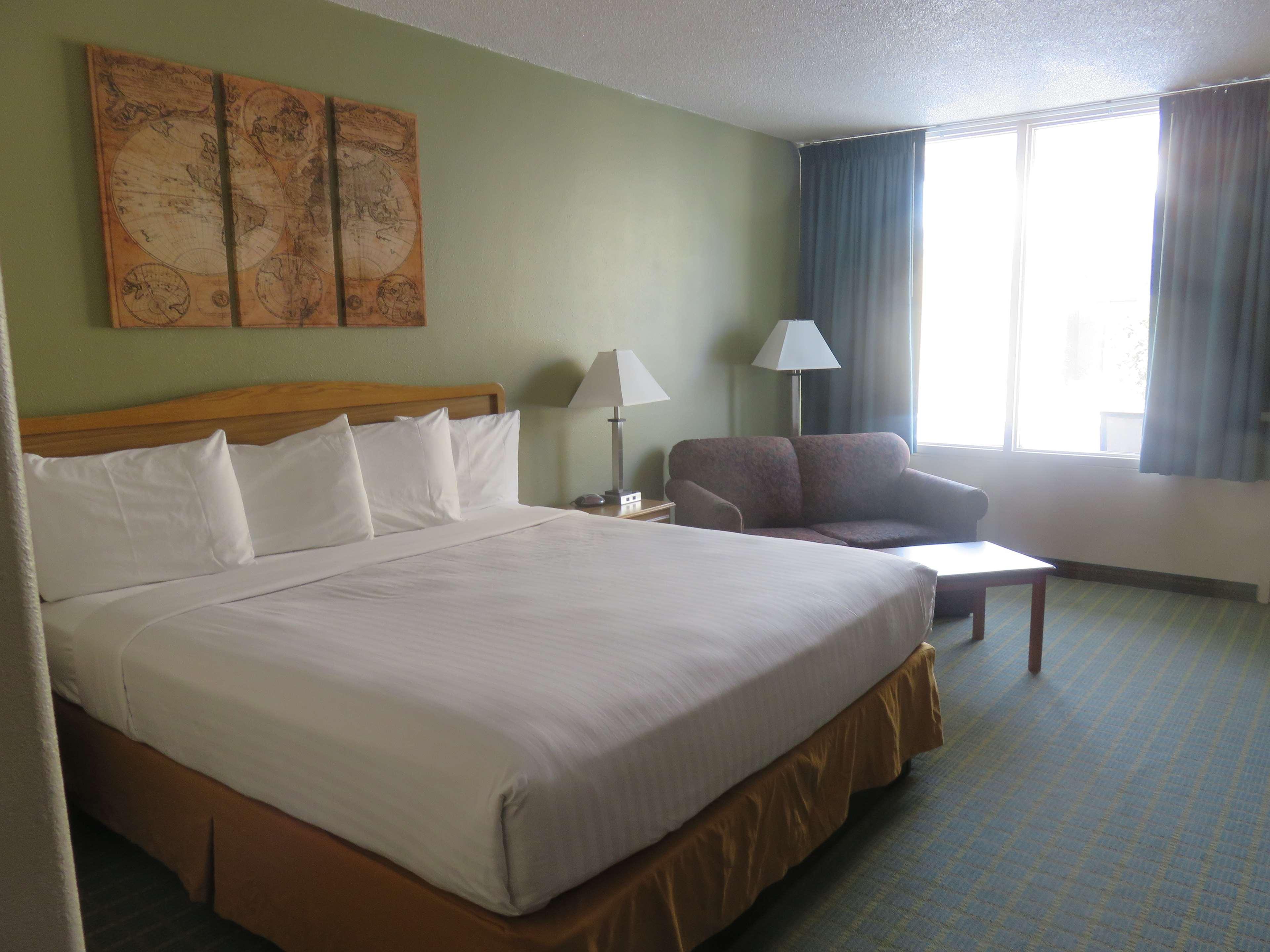 Baymont By Wyndham Fargo Hotel Екстериор снимка