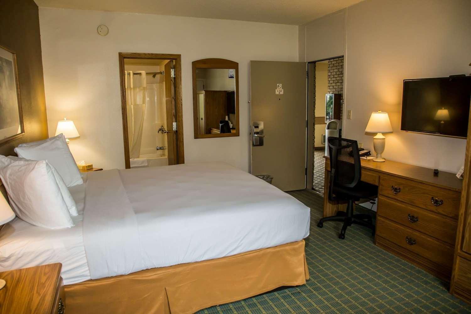 Baymont By Wyndham Fargo Hotel Екстериор снимка