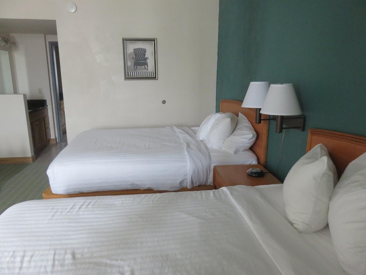 Baymont By Wyndham Fargo Hotel Екстериор снимка