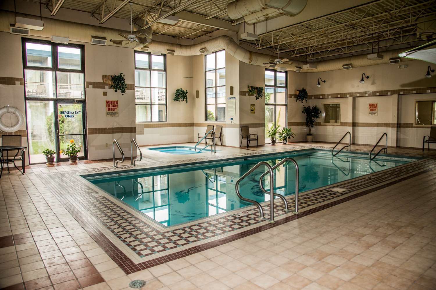Baymont By Wyndham Fargo Hotel Екстериор снимка