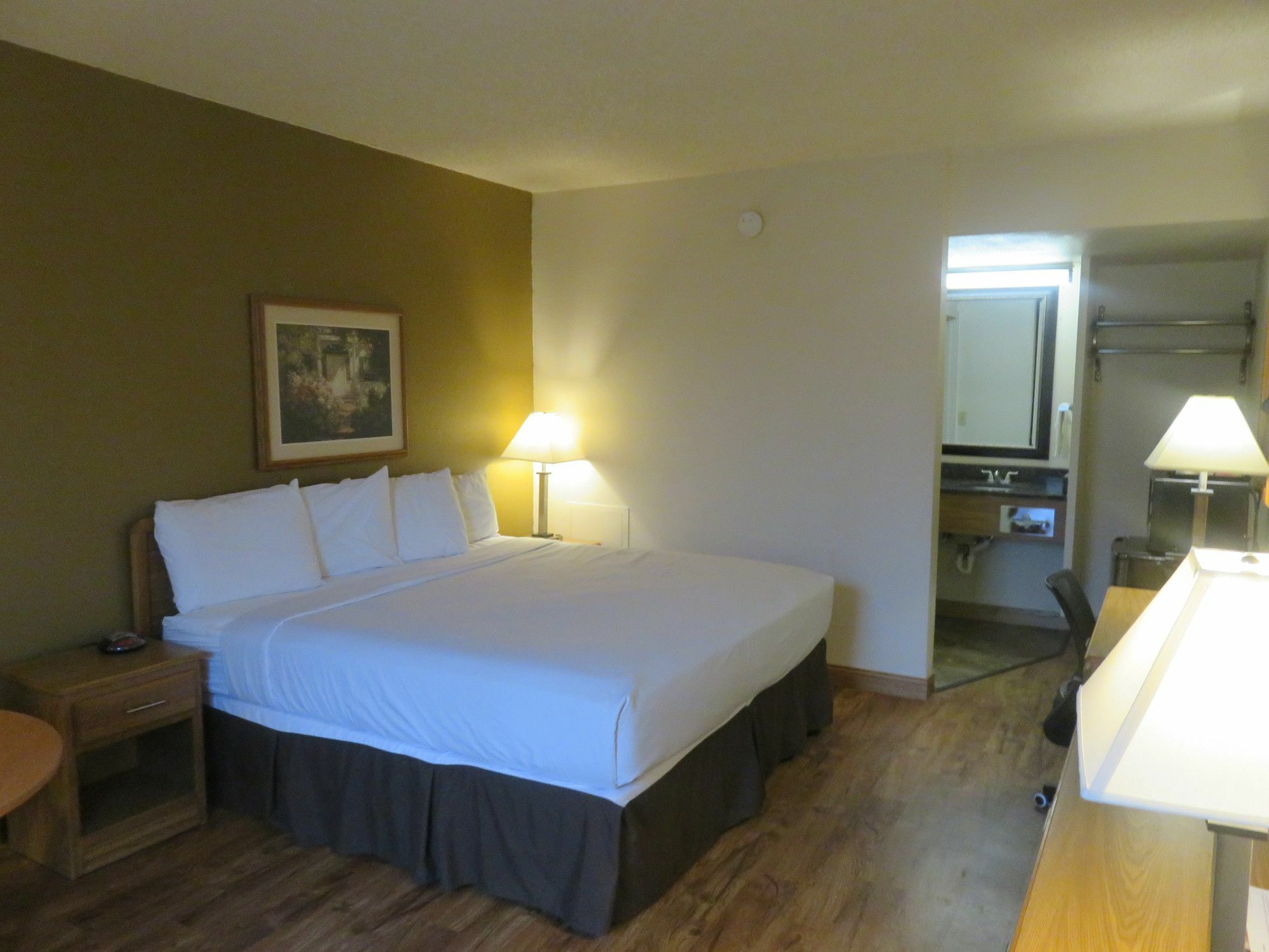Baymont By Wyndham Fargo Hotel Екстериор снимка