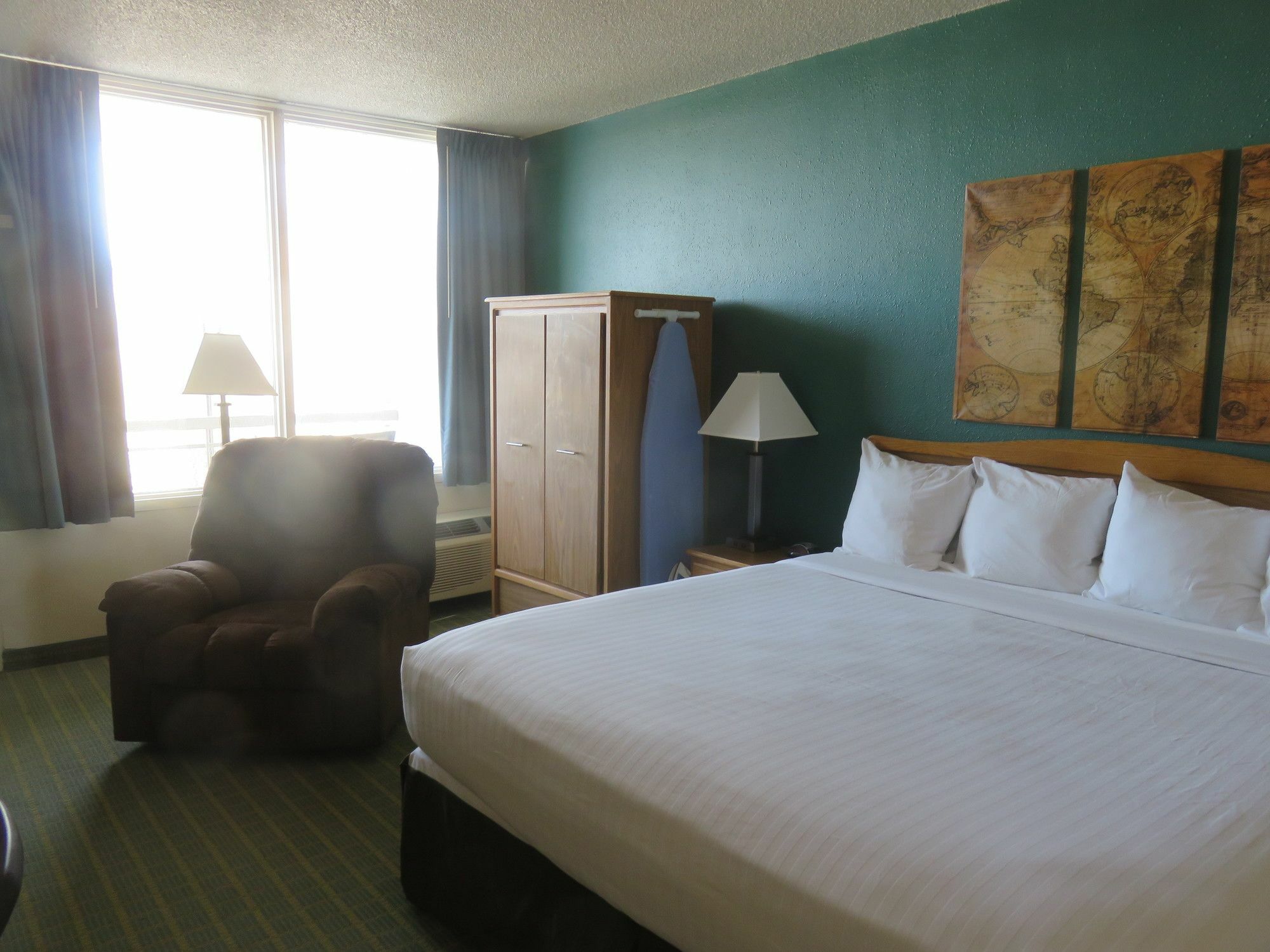 Baymont By Wyndham Fargo Hotel Екстериор снимка