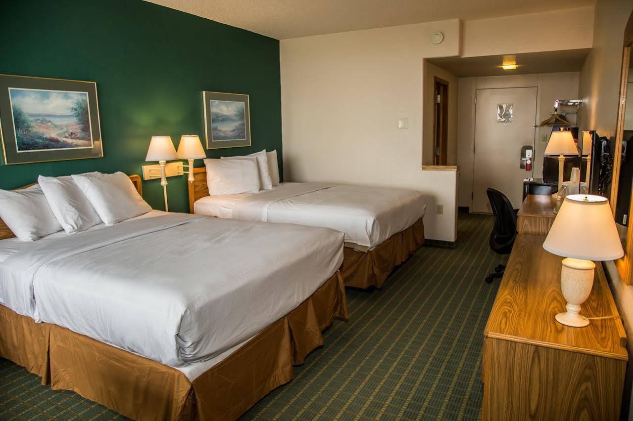 Baymont By Wyndham Fargo Hotel Екстериор снимка