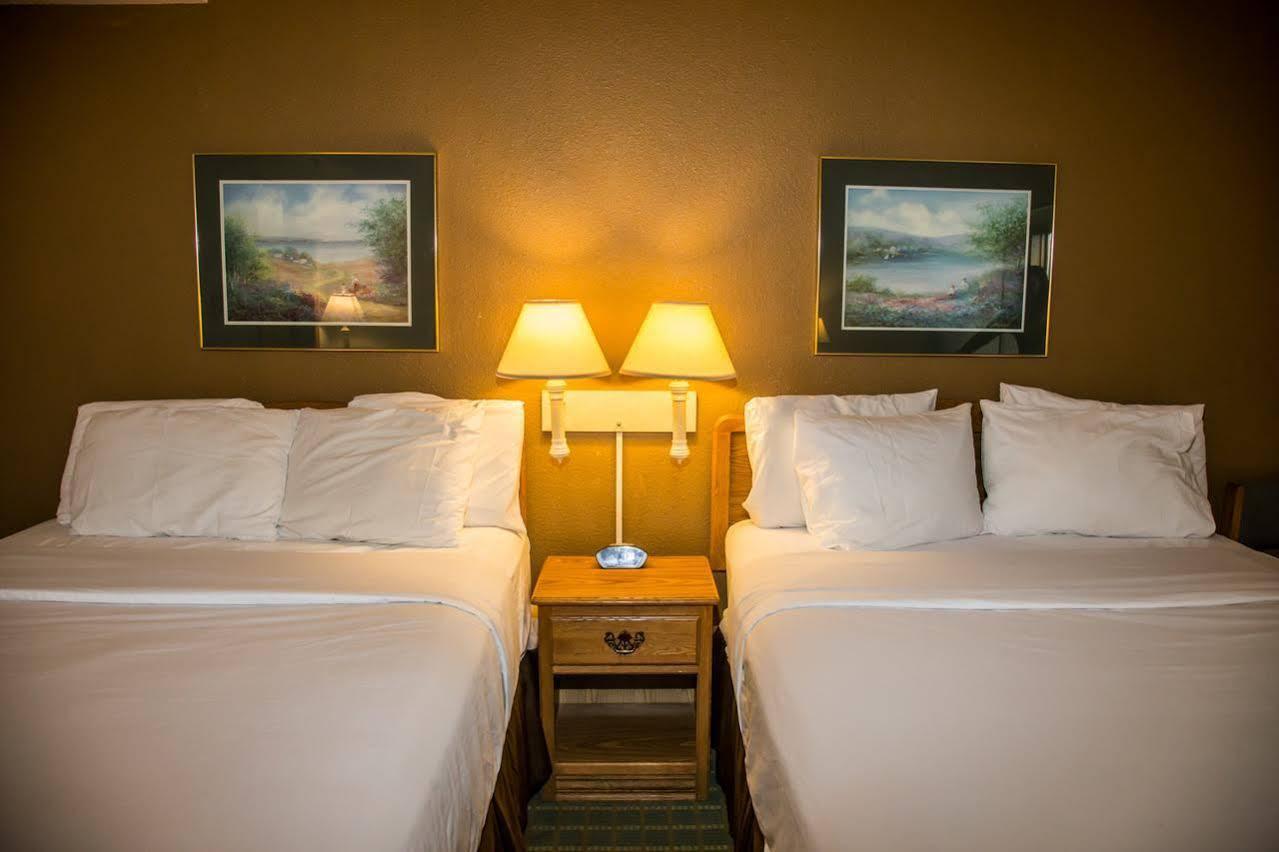 Baymont By Wyndham Fargo Hotel Екстериор снимка